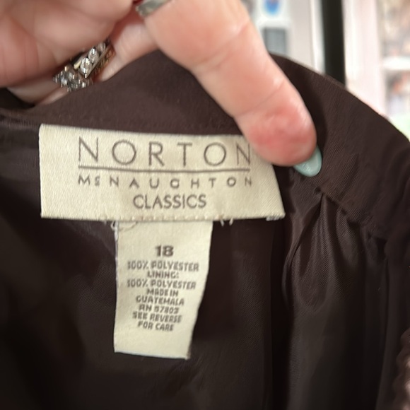 Women’s long brown skirt - Picture 2 of 2